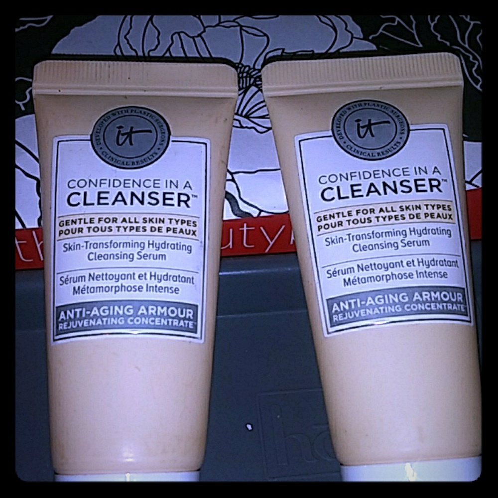 BNWT Confidence in a cleanser
